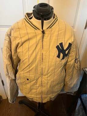 This vintage New York Yankees jacket has a Hall of Fame design commemorating 192